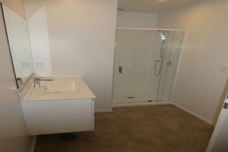 Photo of property in 2/504 Don Buck Road, Massey, Auckland, 0614