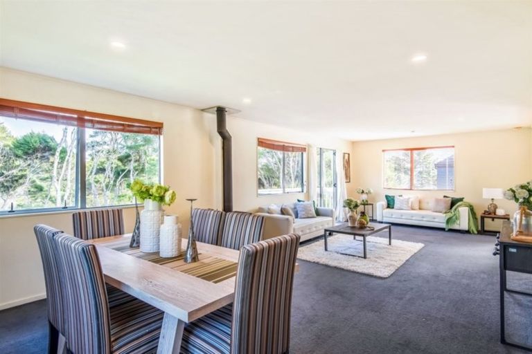 Photo of property in 14 Capilano Place, Glenfield, Auckland, 0629