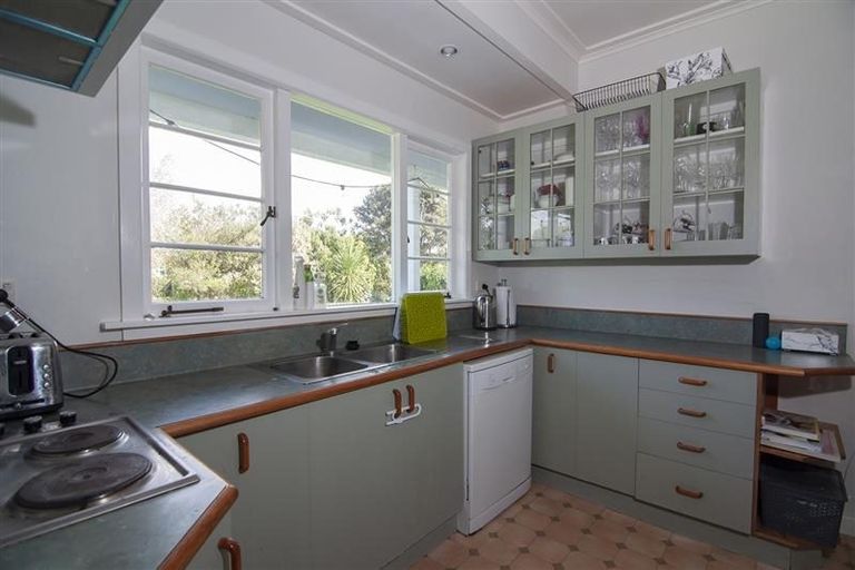 Photo of property in 16 Burrows Place, Frankton, Hamilton, 3204