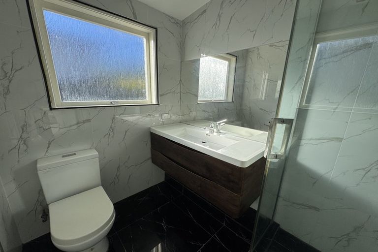 Photo of property in 575 East Coast Road, Browns Bay, Auckland, 0630