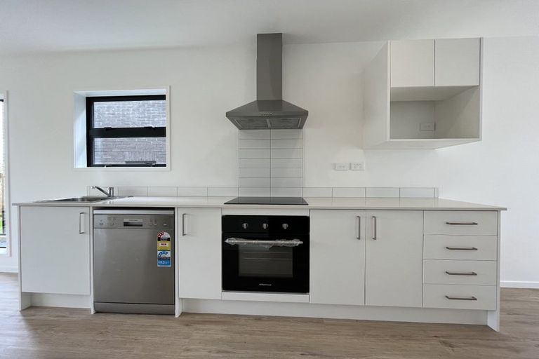 Photo of property in 12 Rauemi Way, Te Atatu South, Auckland, 0610