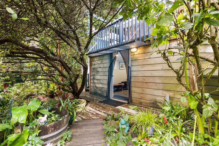 Photo of property in 2b Collingwood Road, Waiuku, 2123