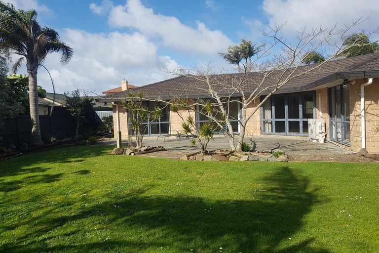 Photo of property in 43 Te Wharau Drive, Greenhithe, Auckland, 0632