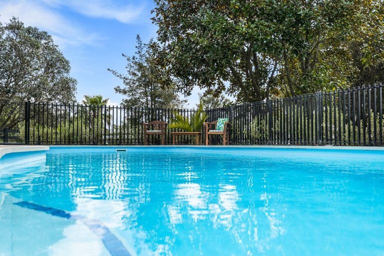 Photo of property in 7 Attwood Road, Paremoremo, Auckland, 0632