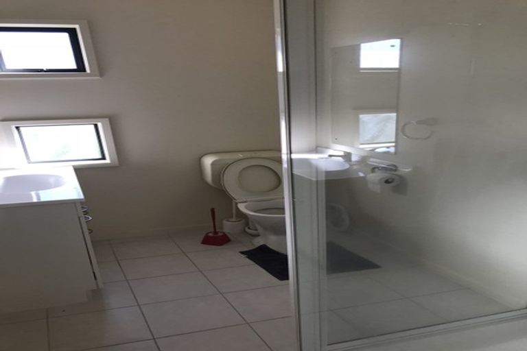 Photo of property in 8 Adelie Place, Murrays Bay, Auckland, 0630