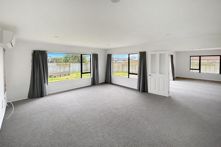 Photo of property in 37 Logan Way, Kelvin Grove, Palmerston North, 4414