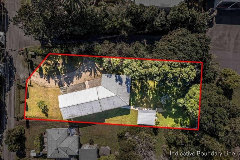 Photo of property in 33 James Mcleod Road, Shelly Beach, South Head, 0874