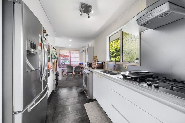 Photo of property in 6 Theban Place, Totara Vale, Auckland, 0629