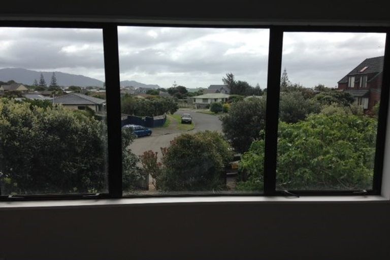 Photo of property in 25 Tobys Way, Waikanae Beach, Waikanae, 5036