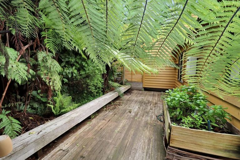 Photo of property in 41 Futuna Close, Karori, Wellington, 6012