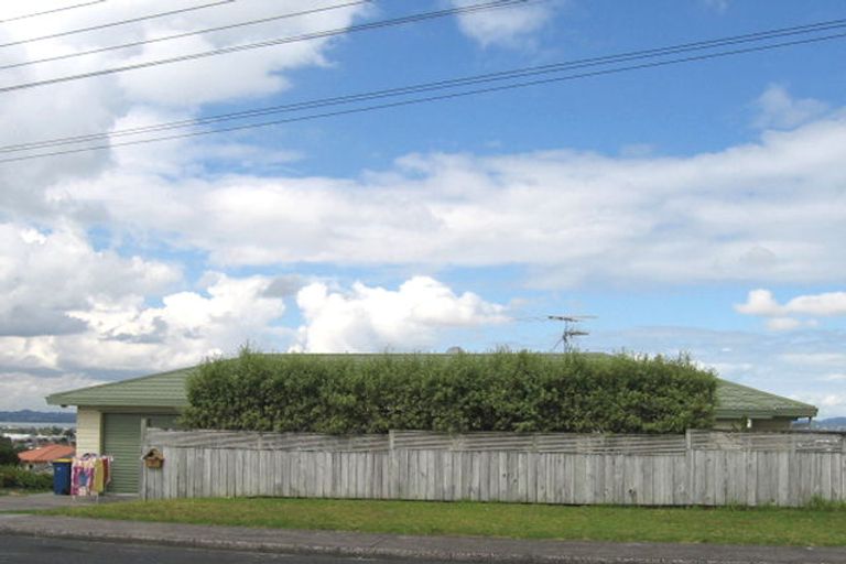 Photo of property in 111 Luckens Road, West Harbour, Auckland, 0618