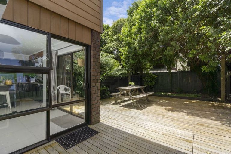 Photo of property in 2/10 Tiri View Place, Waiake, Auckland, 0630