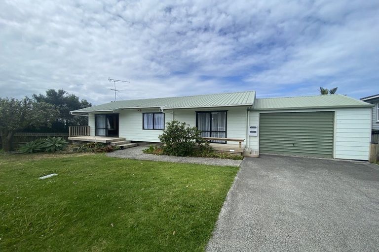 Photo of property in 2/1 Sundown Avenue, Manly, Whangaparaoa, 0930