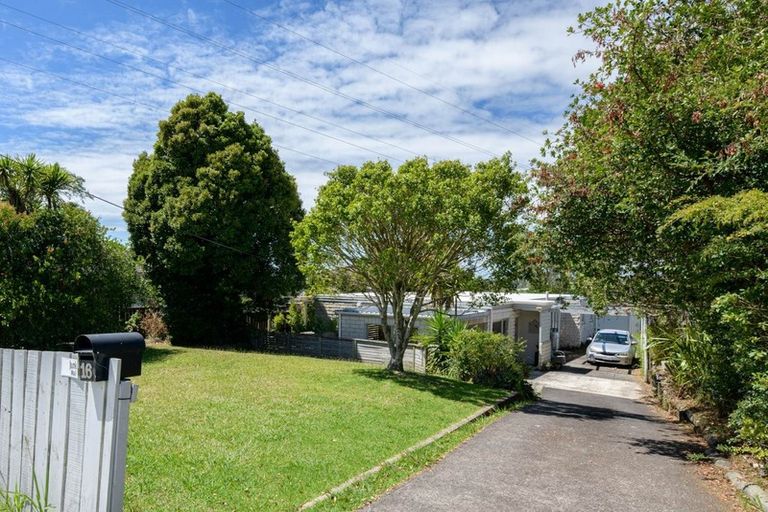 Photo of property in 16 Waimumu Road, Massey, Auckland, 0614