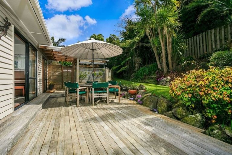 Photo of property in 2/33 Korotaha Terrace, Rothesay Bay, Auckland, 0630