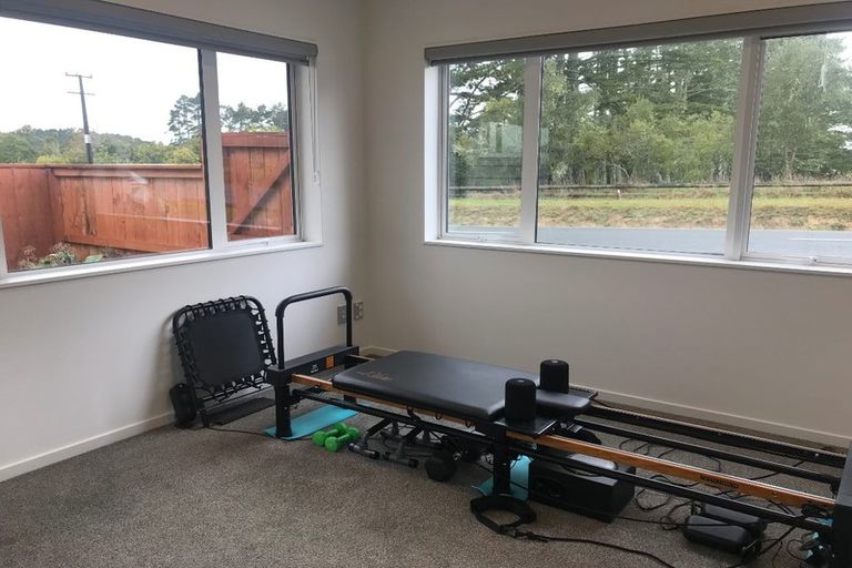 Photo of property in 33 Nobilo Road, Kumeu, 0810