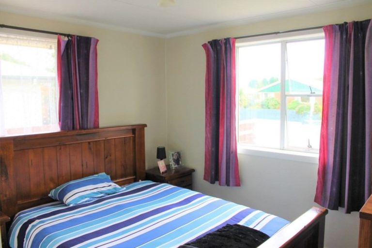 Photo of property in 74 Forfar Crescent, Rockdale, Invercargill, 9812