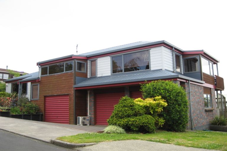 Photo of property in 2 Tremen Place, Pukekohe, 2120