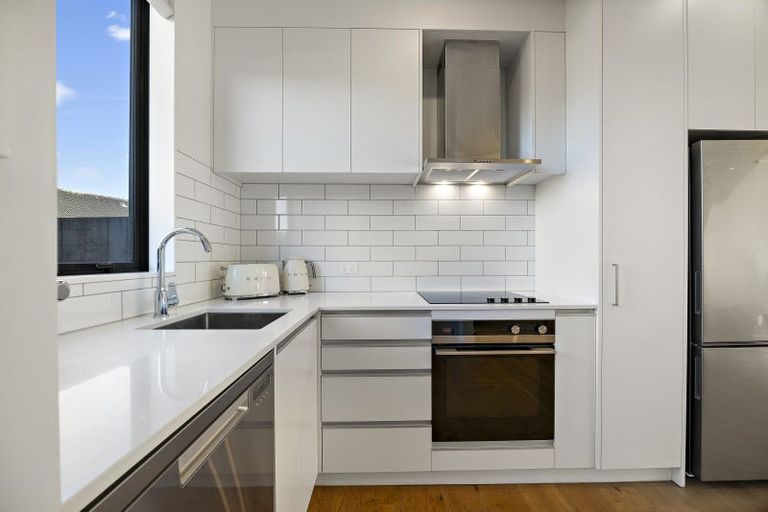 Photo of property in 12/82 East Coast Road, Milford, Auckland, 0620