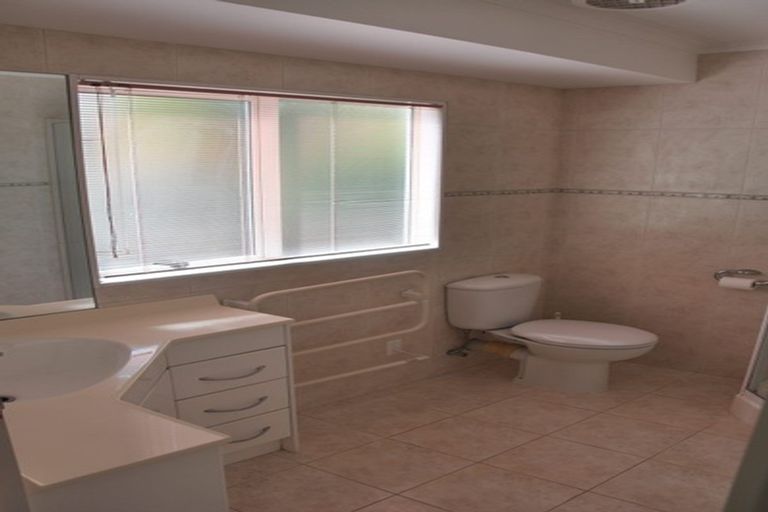 Photo of property in 23 Simon Owen Place, Golflands, Auckland, 2013