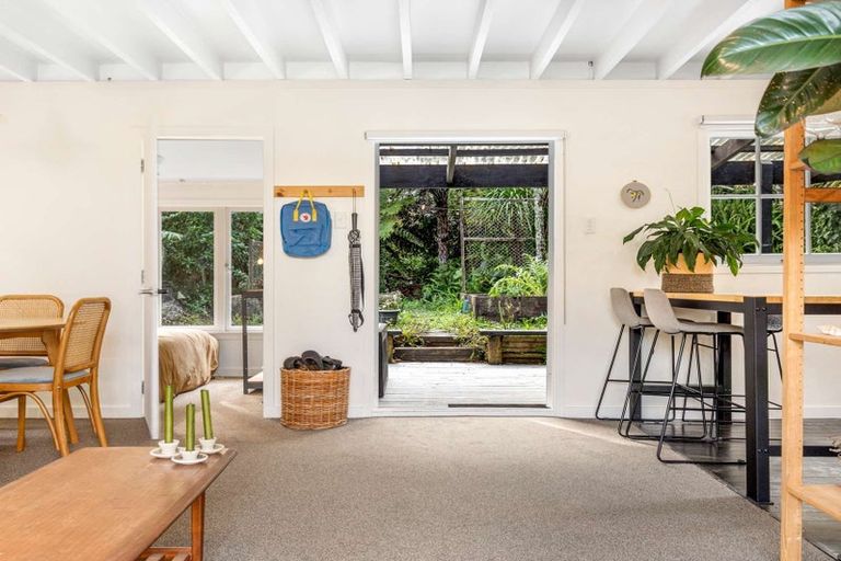 Photo of property in 33 Tainui Road, Titirangi, Auckland, 0604