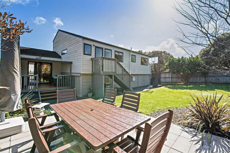 Photo of property in 76 Torkar Road, Clarks Beach, 2122