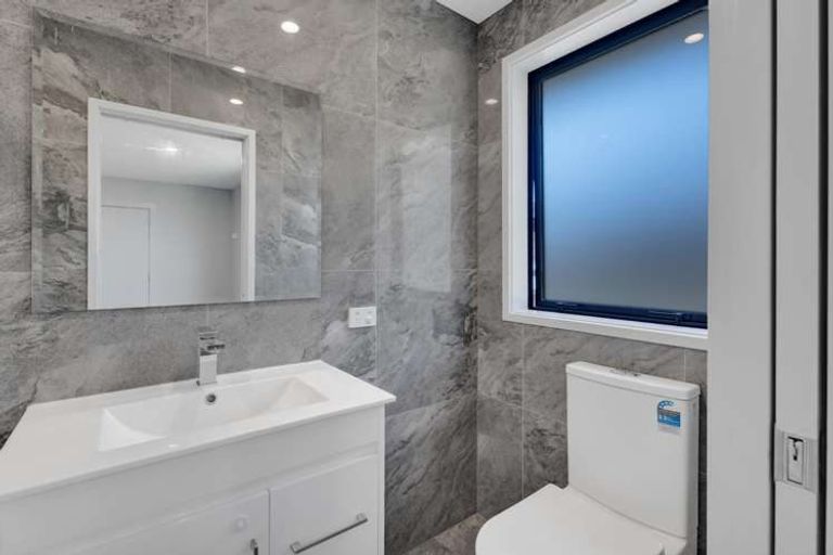 Photo of property in 8a Frederick Place, Whalers Gate, New Plymouth, 4310