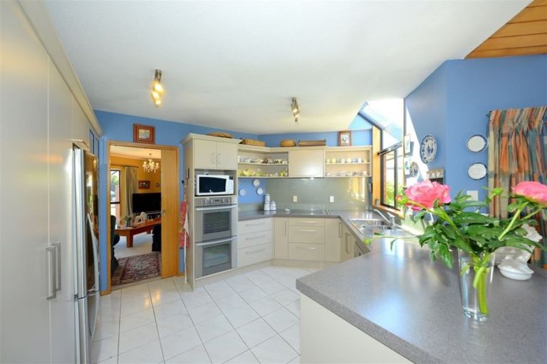 Photo of property in 23 Hatfield Place, Avonhead, Christchurch, 8042