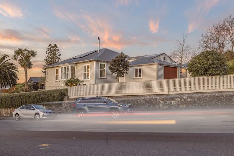 Photo of property in 69 Hackthorne Road, Cashmere, Christchurch, 8022