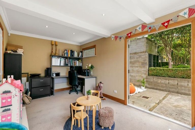 Photo of property in 327 Main Road, Tawa, Wellington, 5028