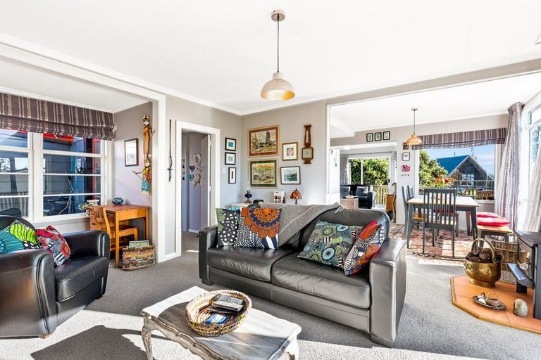 Photo of property in 16 Frances Street, Waikanae Beach, Waikanae, 5036