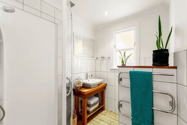 Photo of property in 327 Main Road, Tawa, Wellington, 5028