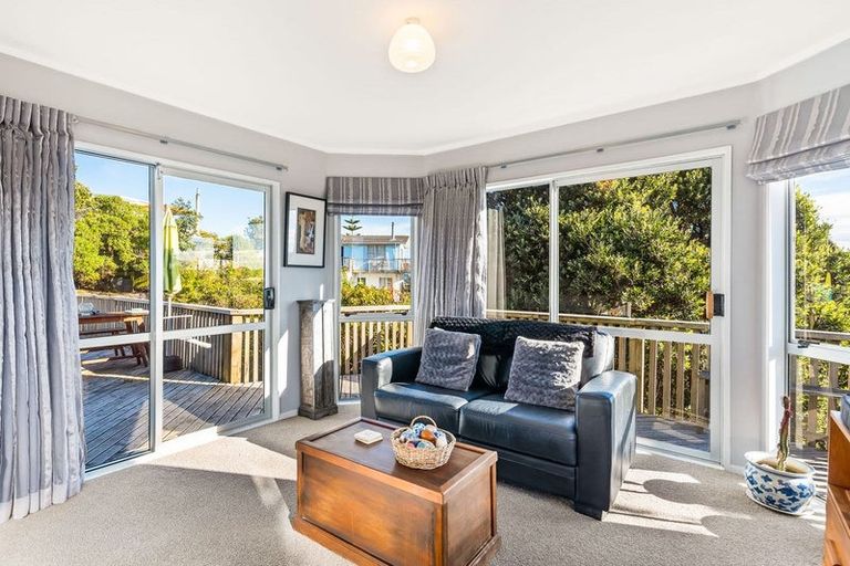 Photo of property in 16 Frances Street, Waikanae Beach, Waikanae, 5036