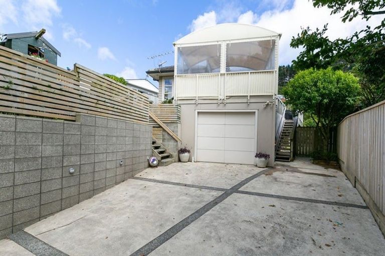 Photo of property in 327 Main Road, Tawa, Wellington, 5028