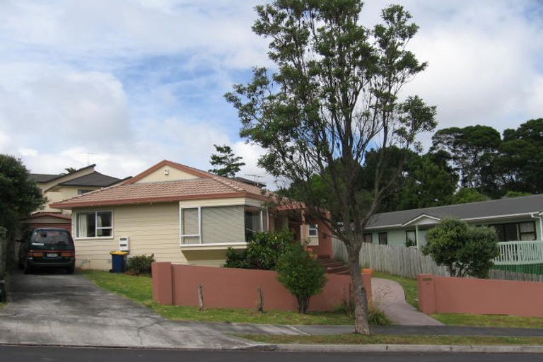 Photo of property in 19 Mallard Place, Unsworth Heights, Auckland, 0632