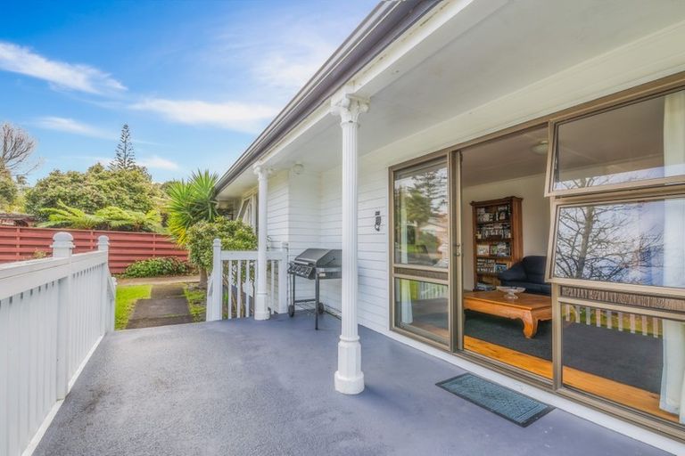 Photo of property in 53 Blakeborough Drive, Forrest Hill, Auckland, 0620