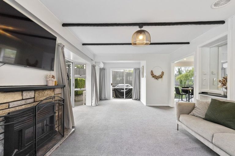 Photo of property in 10 Whitby Place, Westown, New Plymouth, 4310