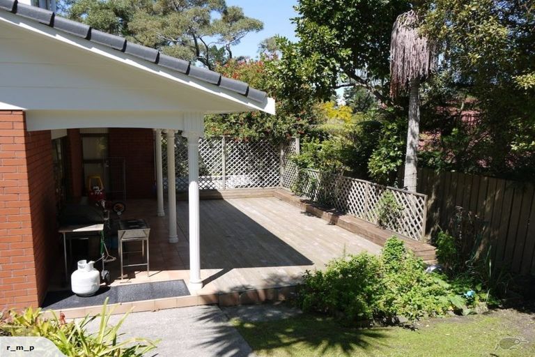 Photo of property in 25 Holyoake Place, Chatswood, Auckland, 0626