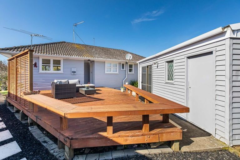 Photo of property in 5 Toatoa Place, Mangere Bridge, Auckland, 2022