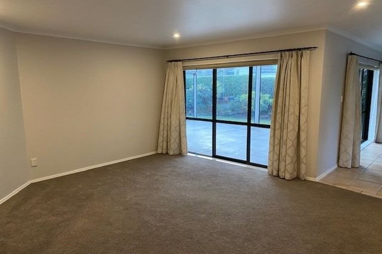 Photo of property in 3 Berkshire Terrace, Massey, Auckland, 0614