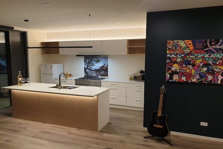 Photo of property in 20 De Val Drive, Titirangi, Auckland, 0604