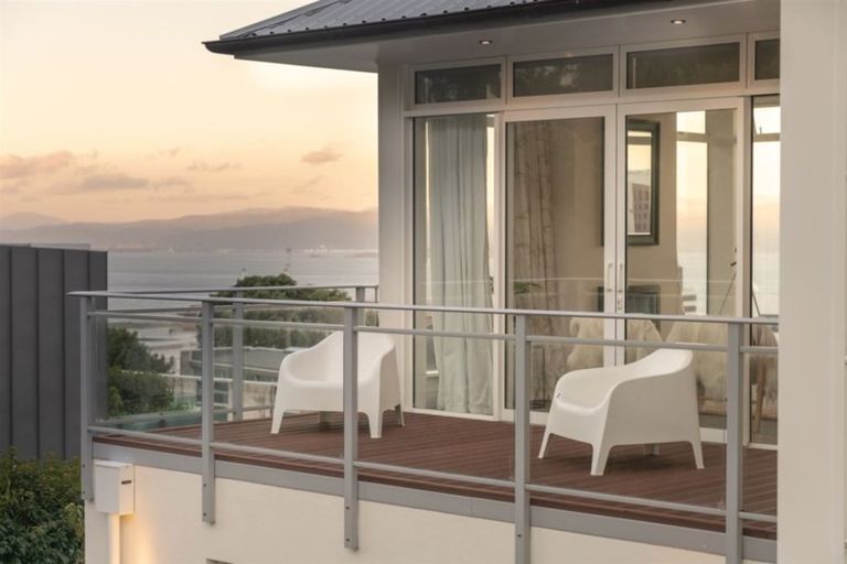 Photo of property in 15 Salmont Place, Kelburn, Wellington, 6012