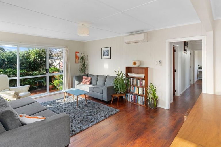 Photo of property in 24 Te Miti Street, Paekakariki, 5034