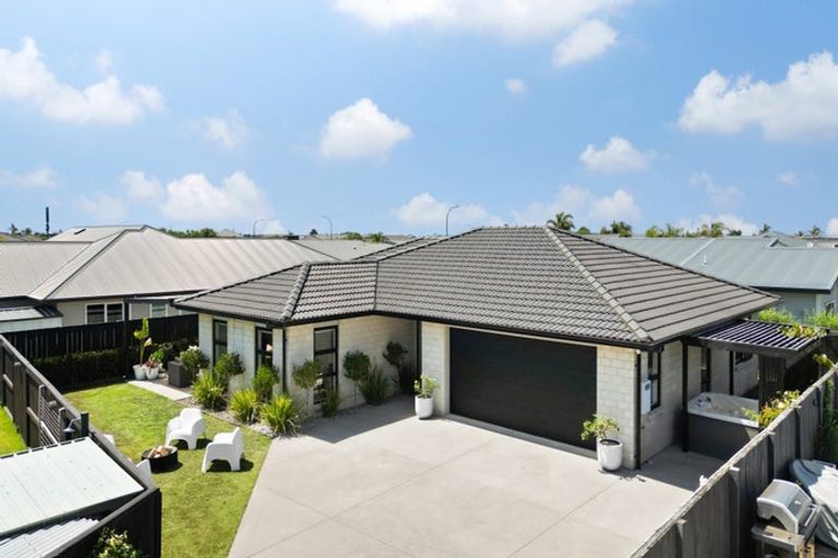 Photo of property in 1 Hebe Crescent, Papamoa Beach, Papamoa, 3118