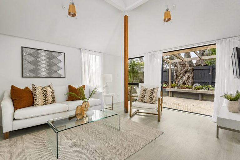 Photo of property in 72 Eversleigh Road, Belmont, Auckland, 0622