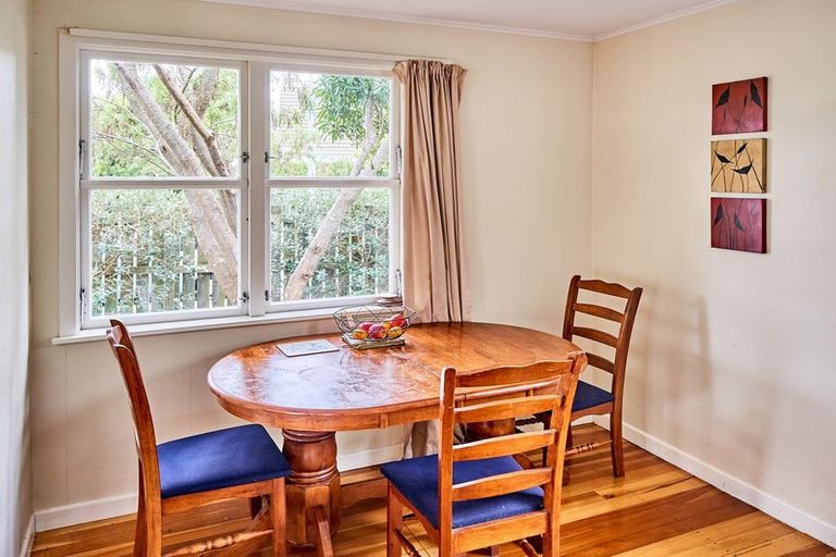 Photo of property in 24 Redwood Avenue, Tawa, Wellington, 5028