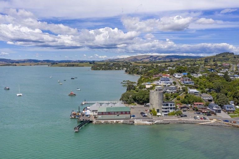 Photo of property in 77 Wallis Street, Raglan, 3225