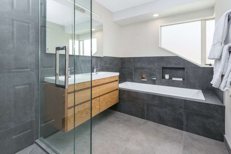 Photo of property in 5 Pintner Place, Somerville, Auckland, 2014