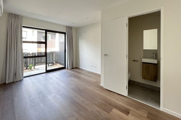 Photo of property in 6/476 West Coast Road, Glen Eden, Auckland, 0602