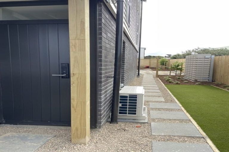 Photo of property in 3/504 Don Buck Road, Massey, Auckland, 0614